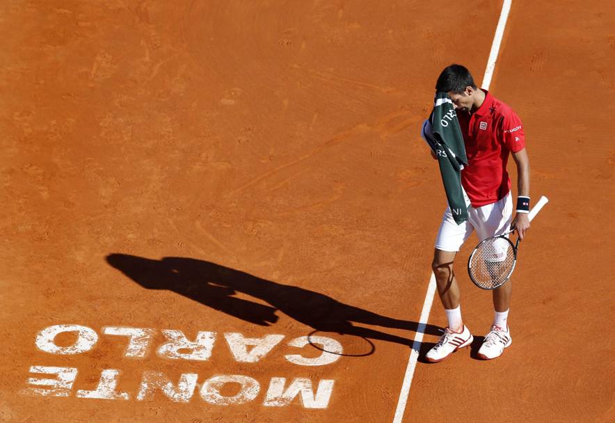 E Novak Djokovic esce incredulo al primo match giocato nel torneo. Non succedeva da Madrid 2013. Epa
